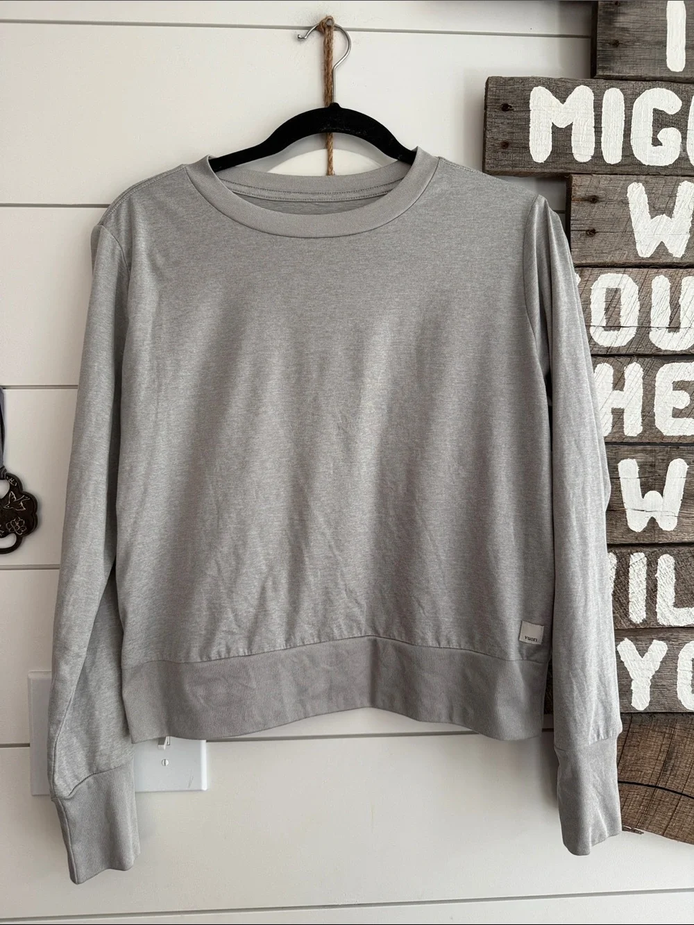 Vuori DayDream crew top size medium - Picture 1 of 2
